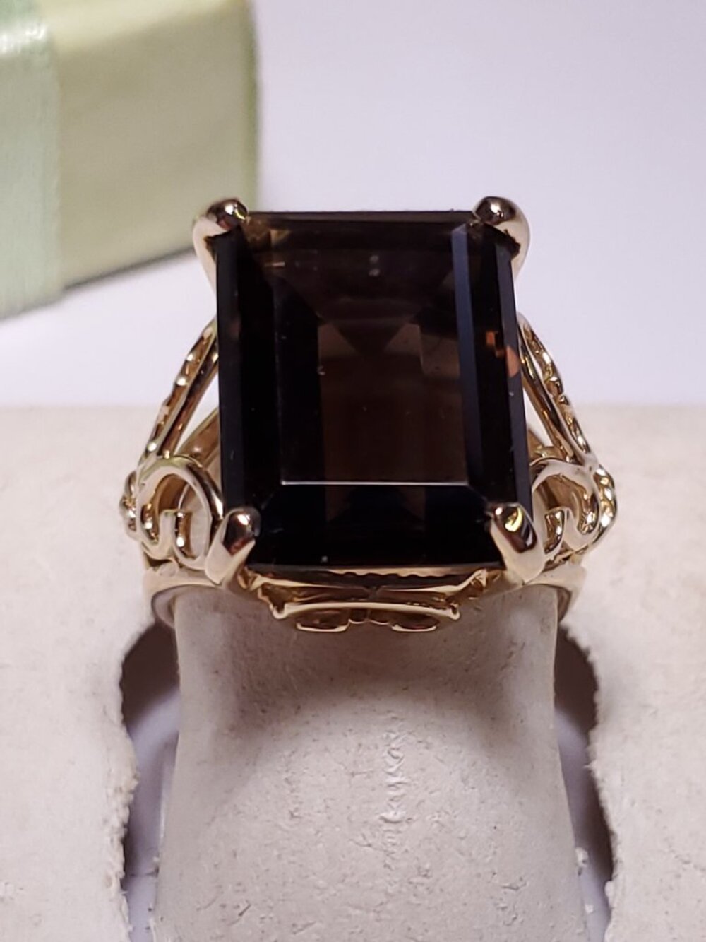 Estate 13ct Natural Emerald Cut Smokey Topaz/Qtz Open Scroll 14Kt Y/G Ring#23893
